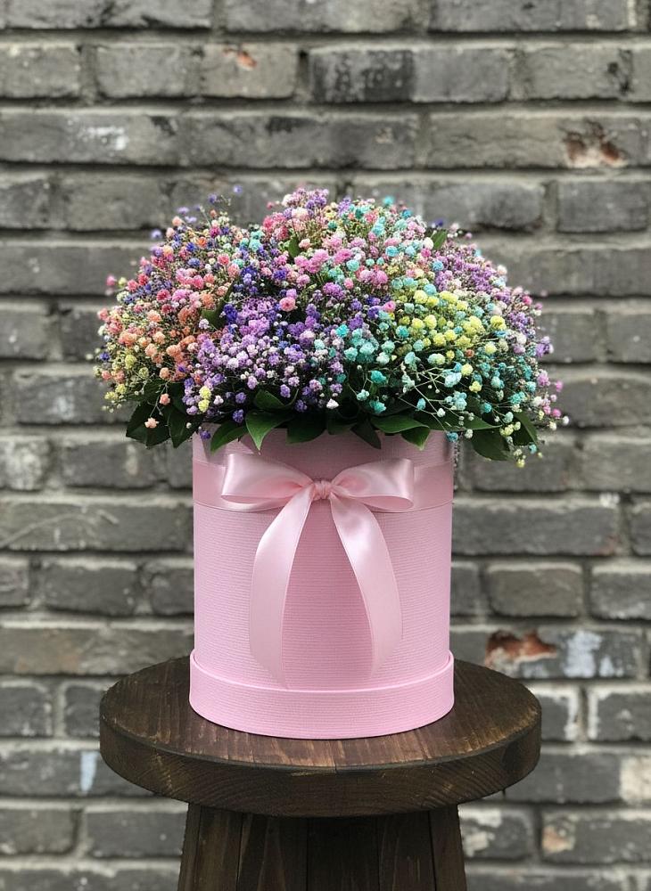Цветочная композиция из Гипсофила и Розы в шляпной коробке в Колосовке