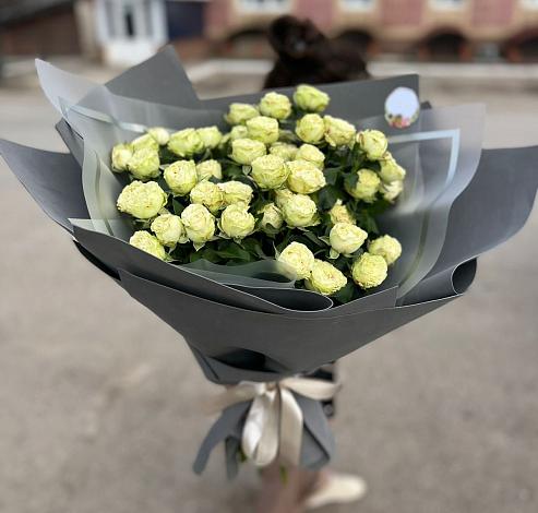 Букет Белые кустовые розы Солинеро в Колосовке