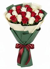 Букет Микс из красных и белых роз в Колосовке