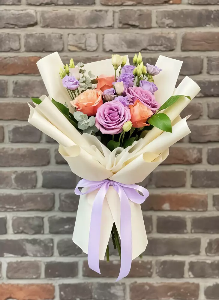 Букет цветов из: Лизиантусы и Розы в Колосовке