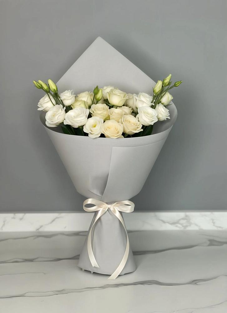 Букет цветов из: Розы и Лизиантусы в Колосовке