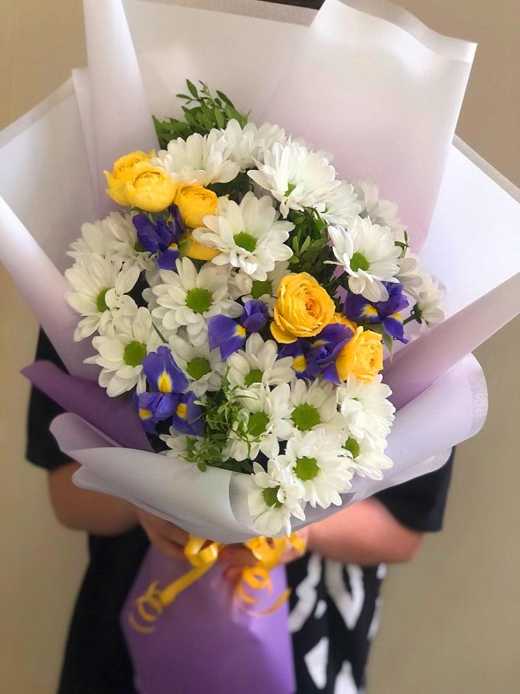 Букет цветов из: Ирисы, Хризантемы и Розы в Колосовке