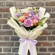 Букет цветов из:  Лизиантусы и Розы в Колосовке