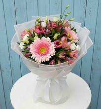 Букет цветов из:  Герберы, Альстромерии и Лизиантусы в Колосовке