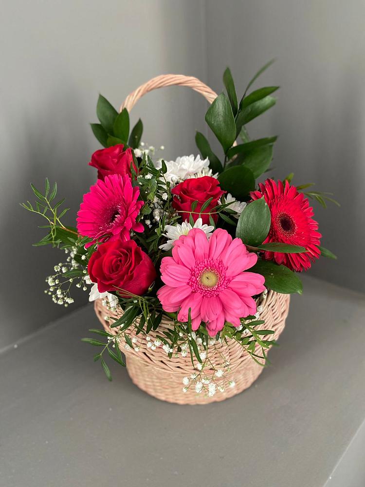 Цветочная композиция из Розы, Хризантемы и Герберы в корзине в Колосовке