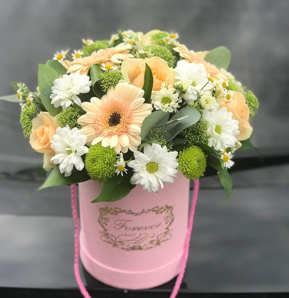 Цветочная композиция из Розы, Герберы и Хризантемы в шляпной коробке в Колосовке