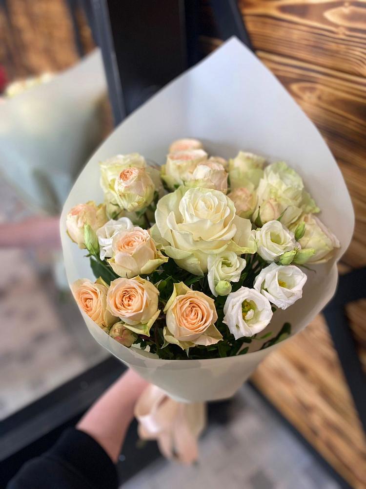 Букет цветов из: Розы и Лизиантусы в Колосовке