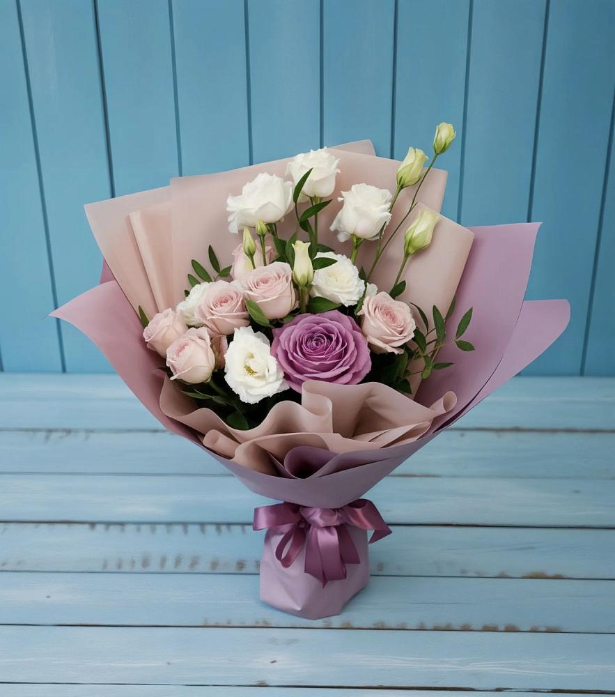 Букет цветов из: Розы и Лизиантусы в Колосовке